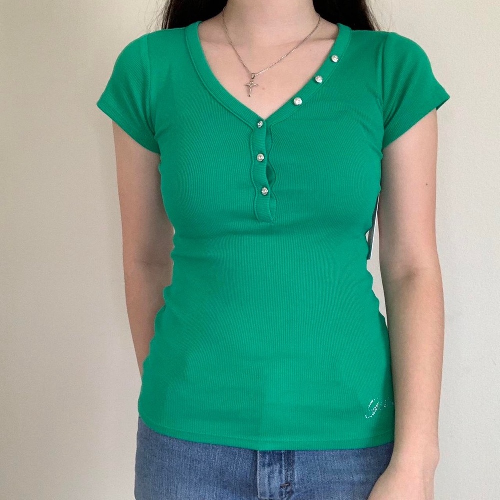 NWT Guess Women’s Green Ribbed Short Sleeve Fitted Button Up Shirt - Picture 2 of 4